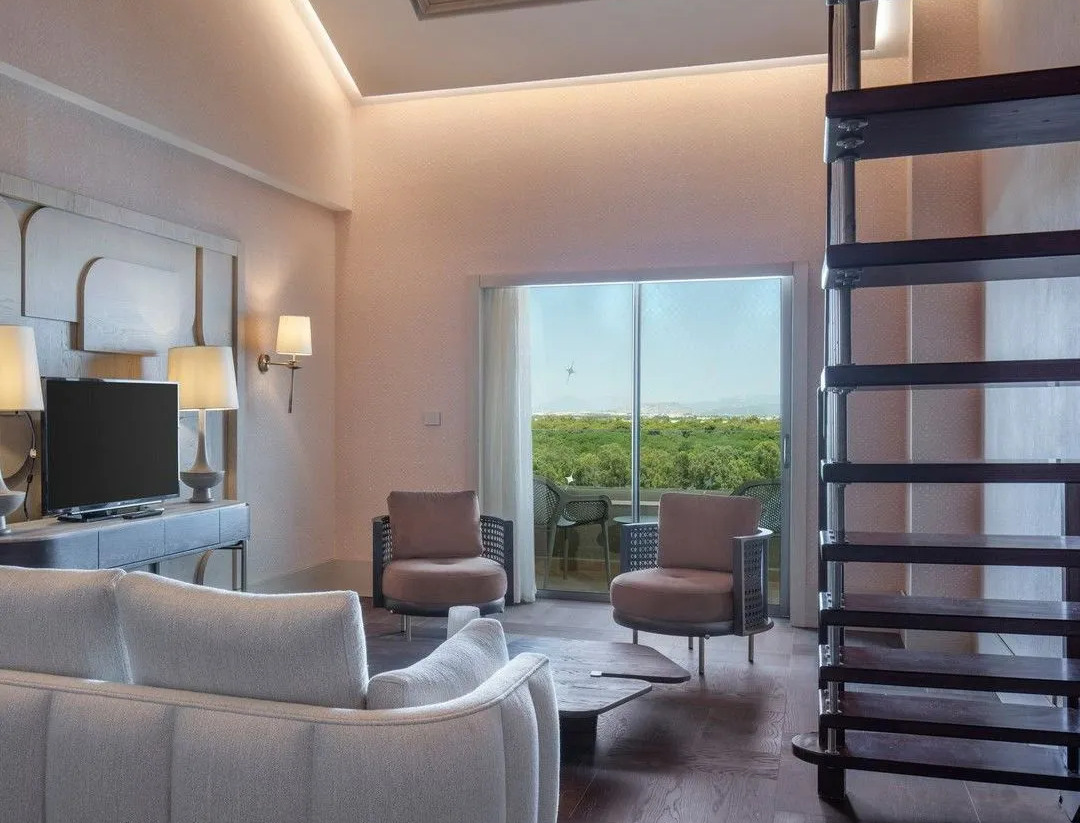 Ela Excellence Grand Roof Top Suit Oda